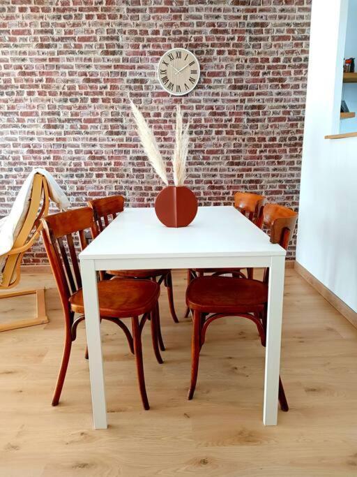 Le Cosy Plein Centre Avec Terrasse Apartman Meximieux Kültér fotó