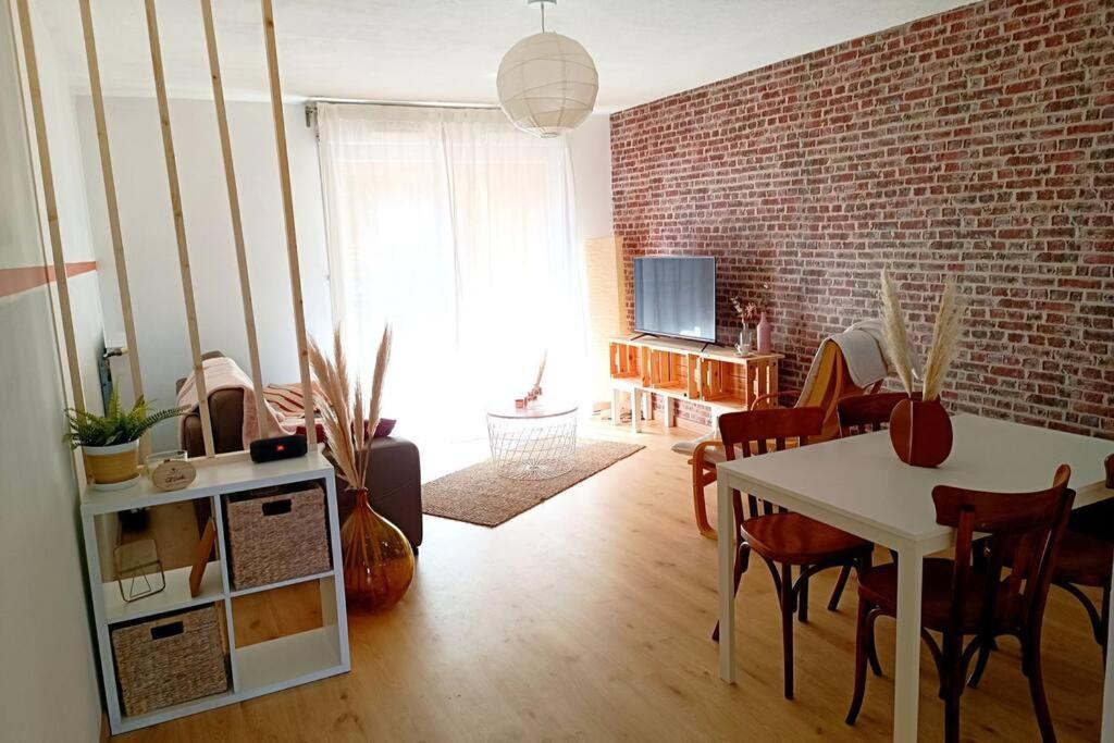 Le Cosy Plein Centre Avec Terrasse Apartman Meximieux Kültér fotó